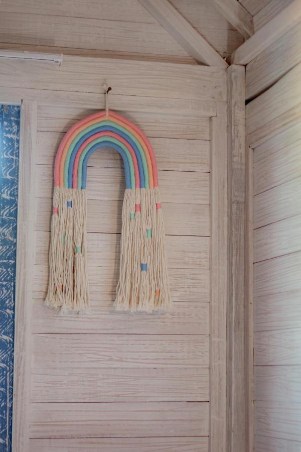 Mesari Hut #8 *